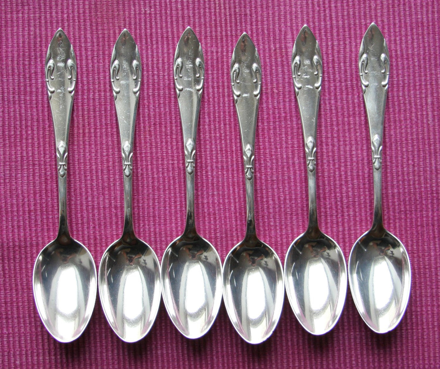 6 x DIVIDED LILLY (Delt Lijle) Solid Silver (830S) Dessert Spoons Mollaris.com