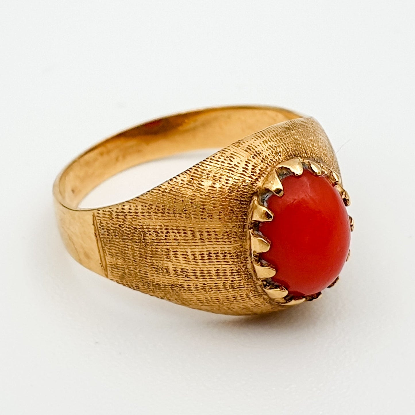 Antique Italian Coral Cabochon 18K Solid Gold (750) Ring Mollaris.com