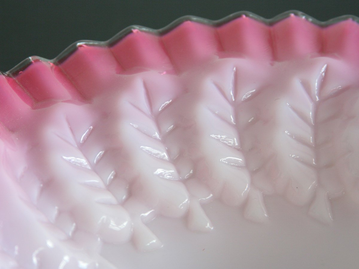 KASTRUP HOLMEGAARD Opal White Pink Ruffled Bowl Mollaris.com
