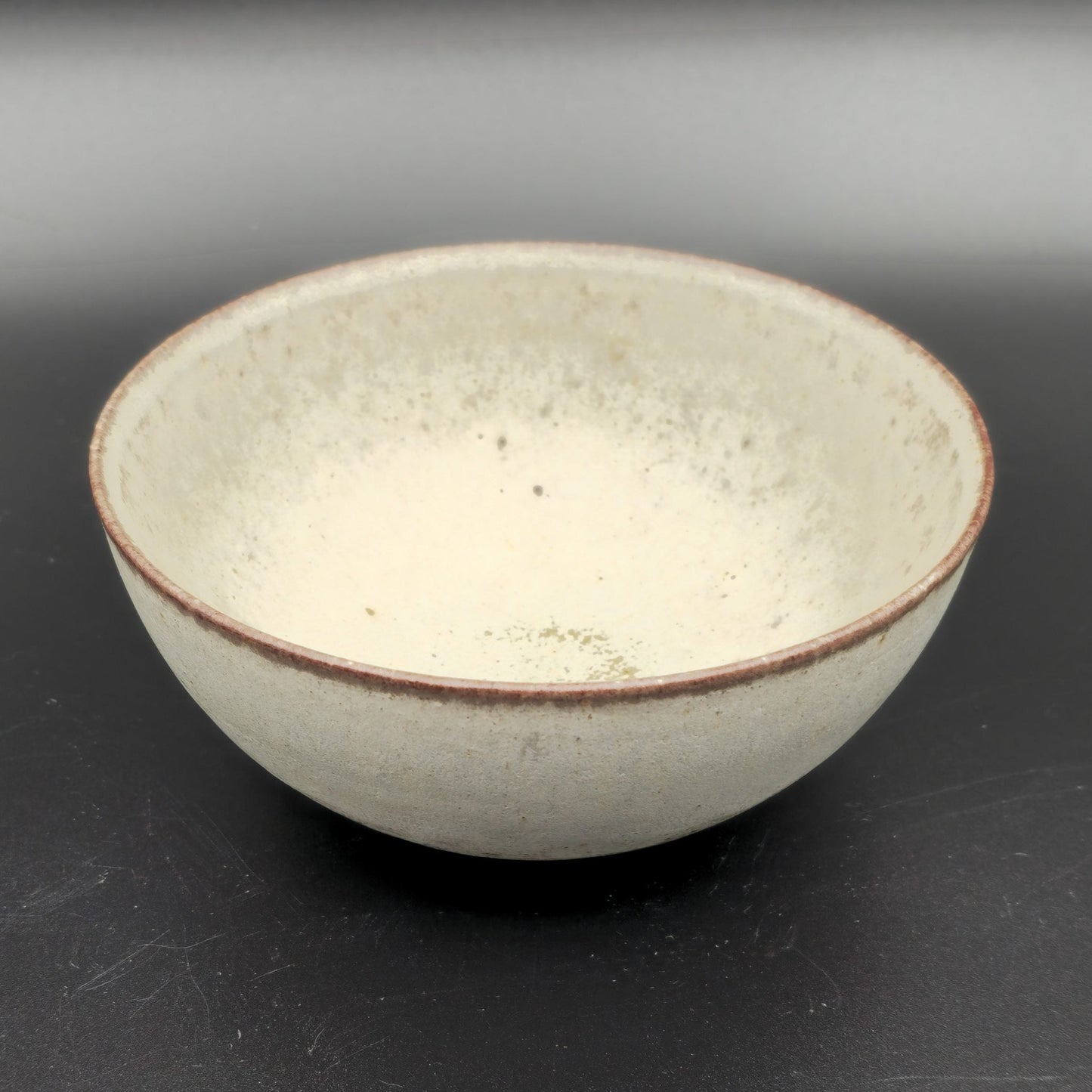 PER LINNEMANN SCHMIDT PALSHUS GREYISH WHITE GLAZED STONEWARE BOWL | 20TH CENTURY Mollaris.com