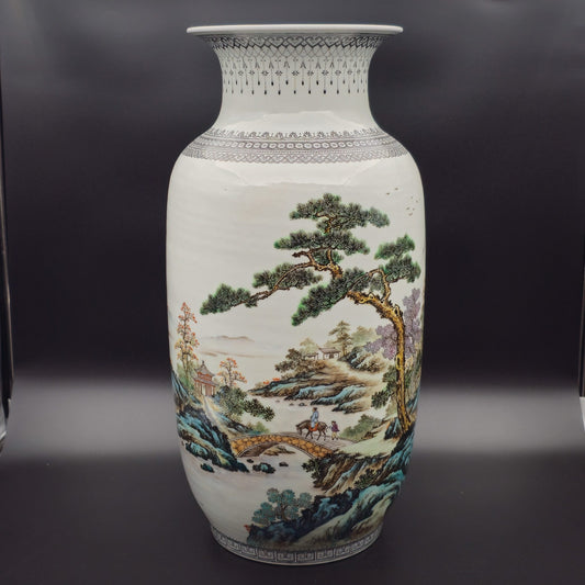 CHINESE FAMILLE ROSE LARGE LANDSCAPE VASE | PRC PERIOD, MID 20TH CENTURY