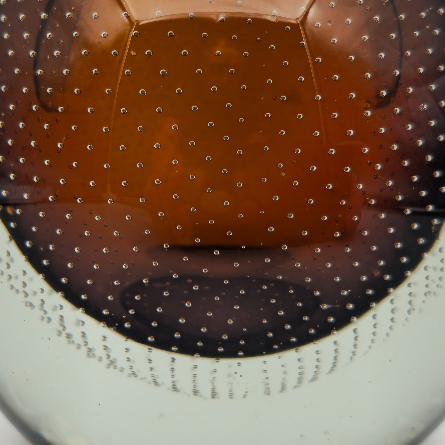 GUNNEL NYMAN NUUTAJÄRVI NOTSJÖ HUNTU YELLOW BROWN BUBBLE GLASS VASE | MID 20TH CENTURY