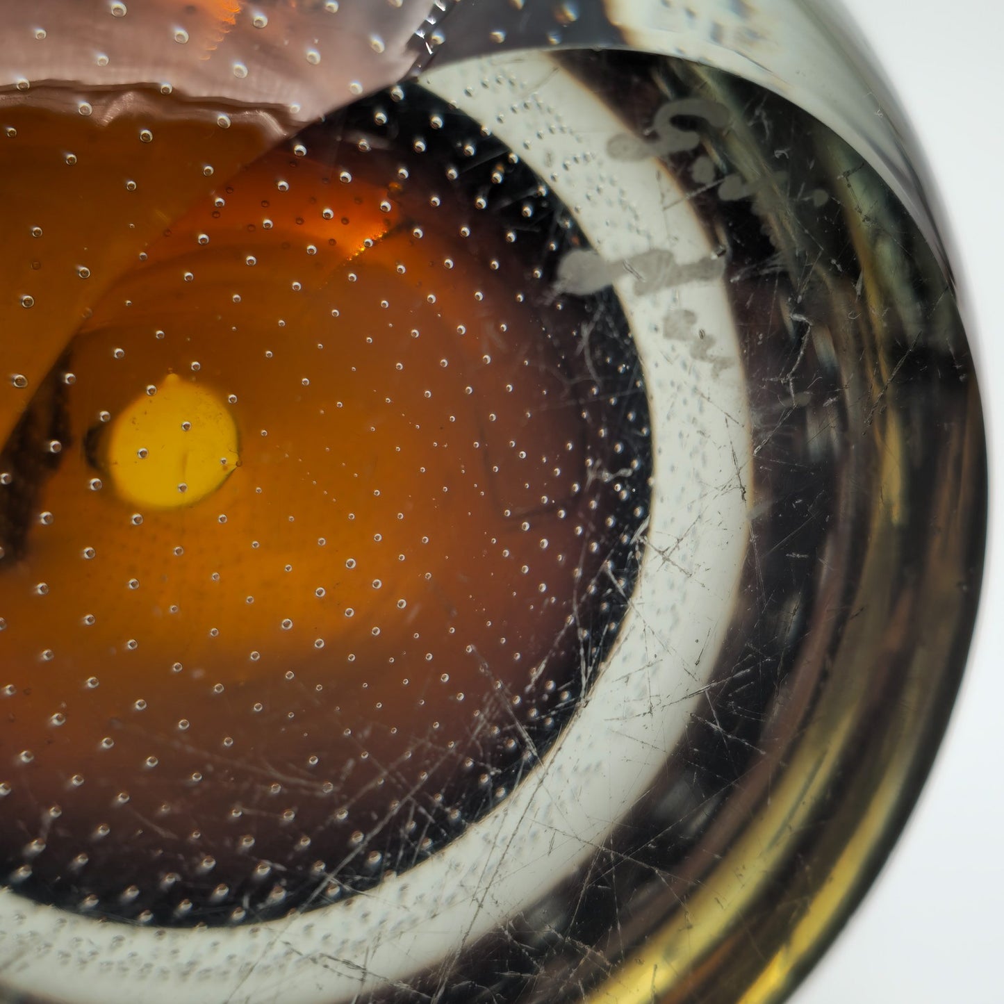 GUNNEL NYMAN NUUTAJÄRVI NOTSJÖ HUNTU YELLOW BROWN BUBBLE GLASS VASE | MID 20TH CENTURY