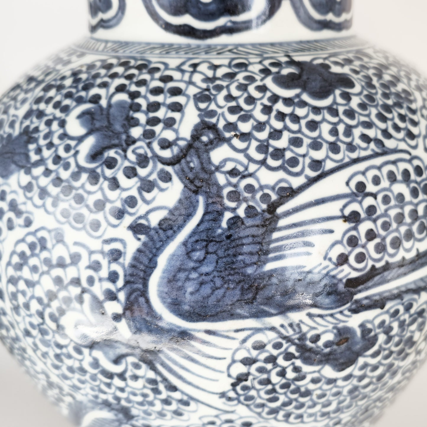 A CHINESE BLUE AND WHITE PORCELAIN 'PHOENIX' BALUSTER JAR | KANGXI PERIOD, EARLY 18TH CENTURY
