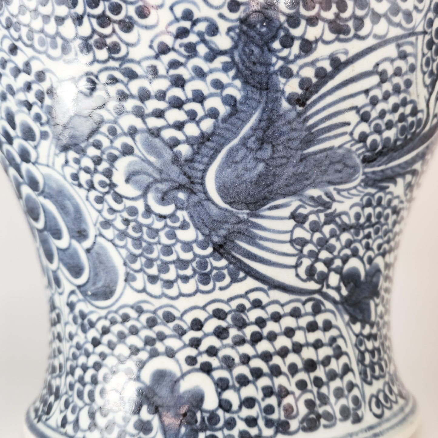 A CHINESE BLUE AND WHITE PORCELAIN 'PHOENIX' BALUSTER JAR | KANGXI PERIOD, EARLY 18TH CENTURY