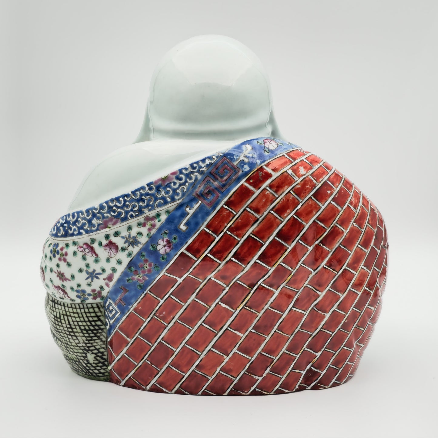 A CHINESE FAMILLE ROSE LAUGHING BUDDHA PORCELAIN FIGURE BY MAO JI SHENG | EARLY 20TH CENTURY