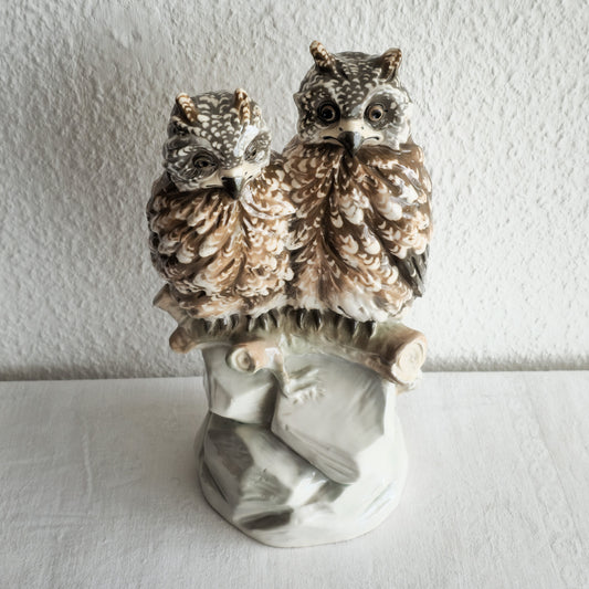 AMPHORA PAIR OF OWLETS PORCELAIN SCULPTURE | EARLY 20TH CENTURY
