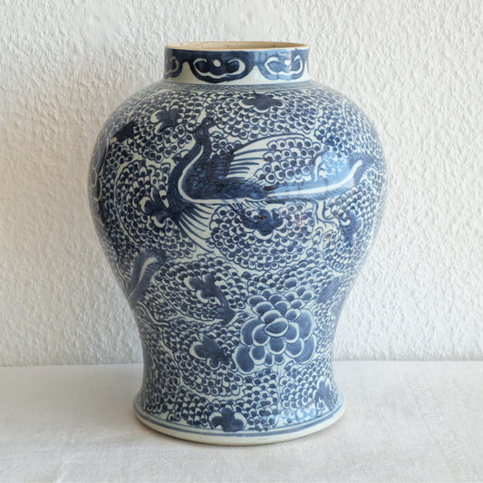A CHINESE BLUE AND WHITE PORCELAIN 'PHOENIX' BALUSTER JAR | KANGXI PERIOD, EARLY 18TH CENTURY
