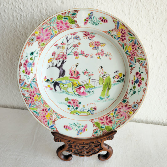 A CHINESE FAMILLE ROSE PORCELAIN PLATE WITH "GARDEN SCENE" | YONGZHENG PERIOD, 18TH CENTURY