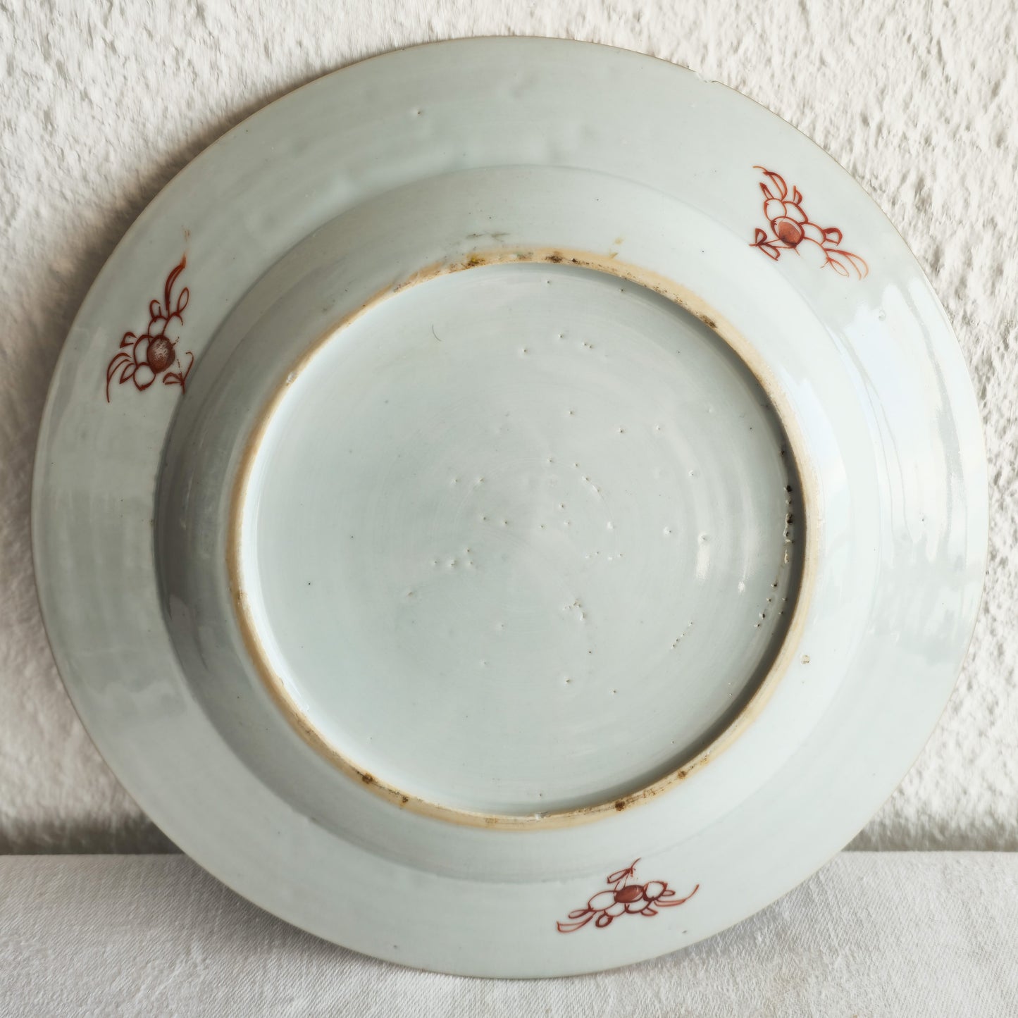 A CHINESE FAMILLE ROSE PORCELAIN PLATE WITH "GARDEN SCENE" | YONGZHENG PERIOD, 18TH CENTURY