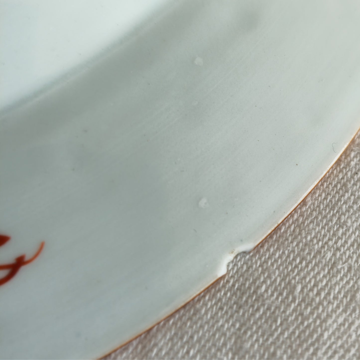 A CHINESE FAMILLE ROSE PORCELAIN PLATE WITH "GARDEN SCENE" | YONGZHENG PERIOD, 18TH CENTURY