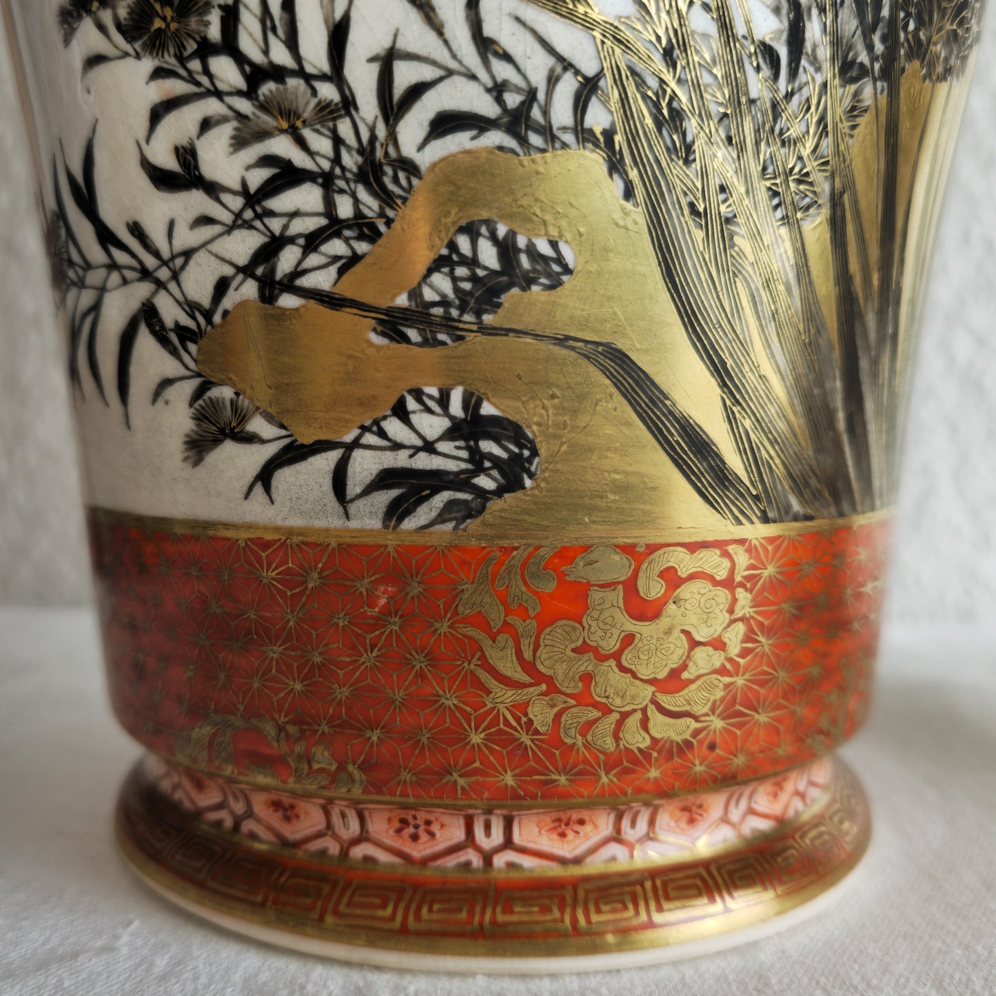 A PAIR OF JAPANESE KUTANI WARE VASES | MEIJI PERIOD, LATE 19TH CENTURY