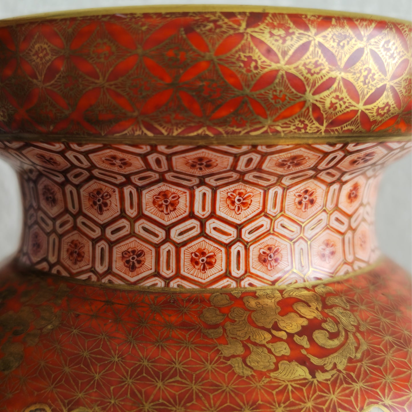 A PAIR OF JAPANESE KUTANI WARE VASES | MEIJI PERIOD, LATE 19TH CENTURY