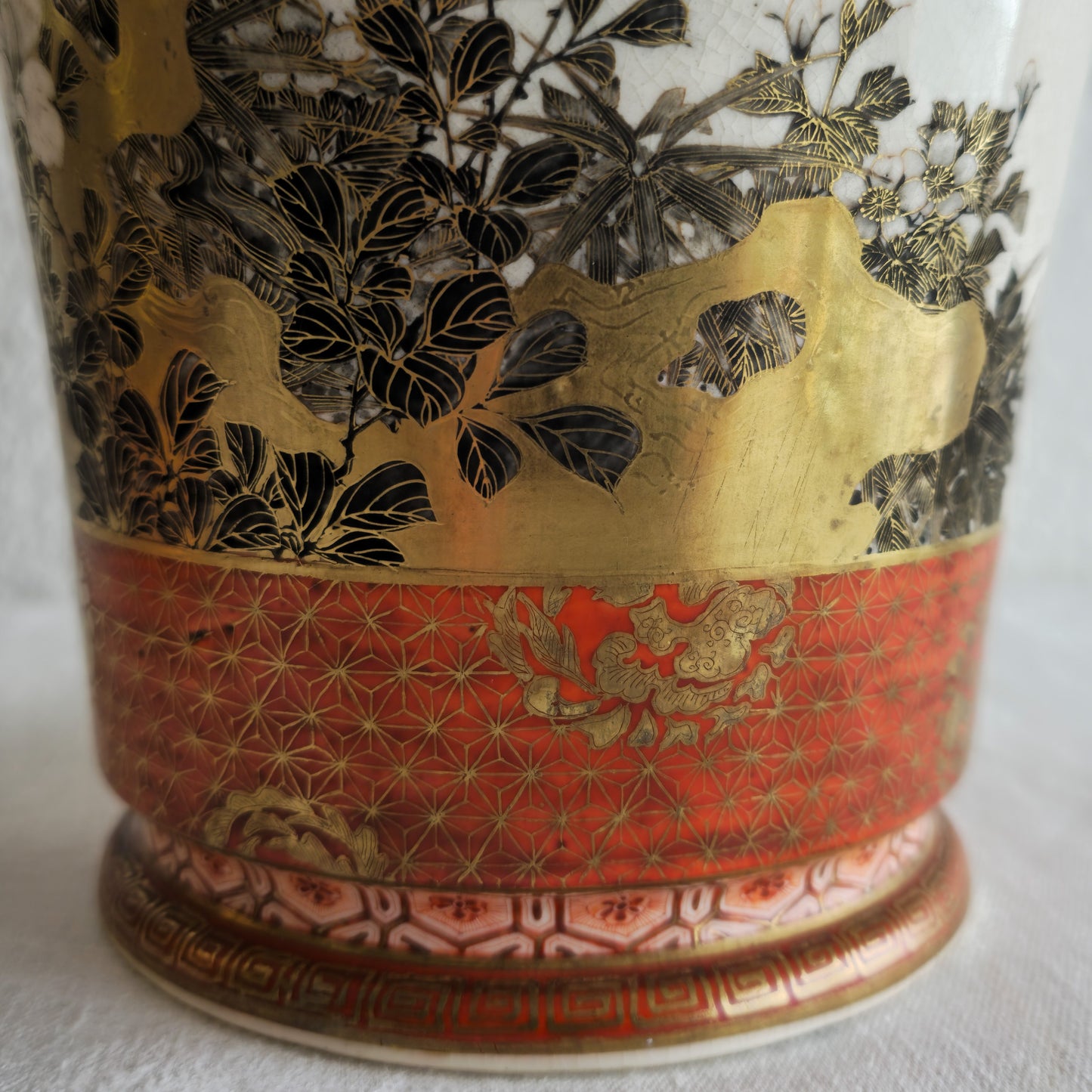 A PAIR OF JAPANESE KUTANI WARE VASES | MEIJI PERIOD, LATE 19TH CENTURY