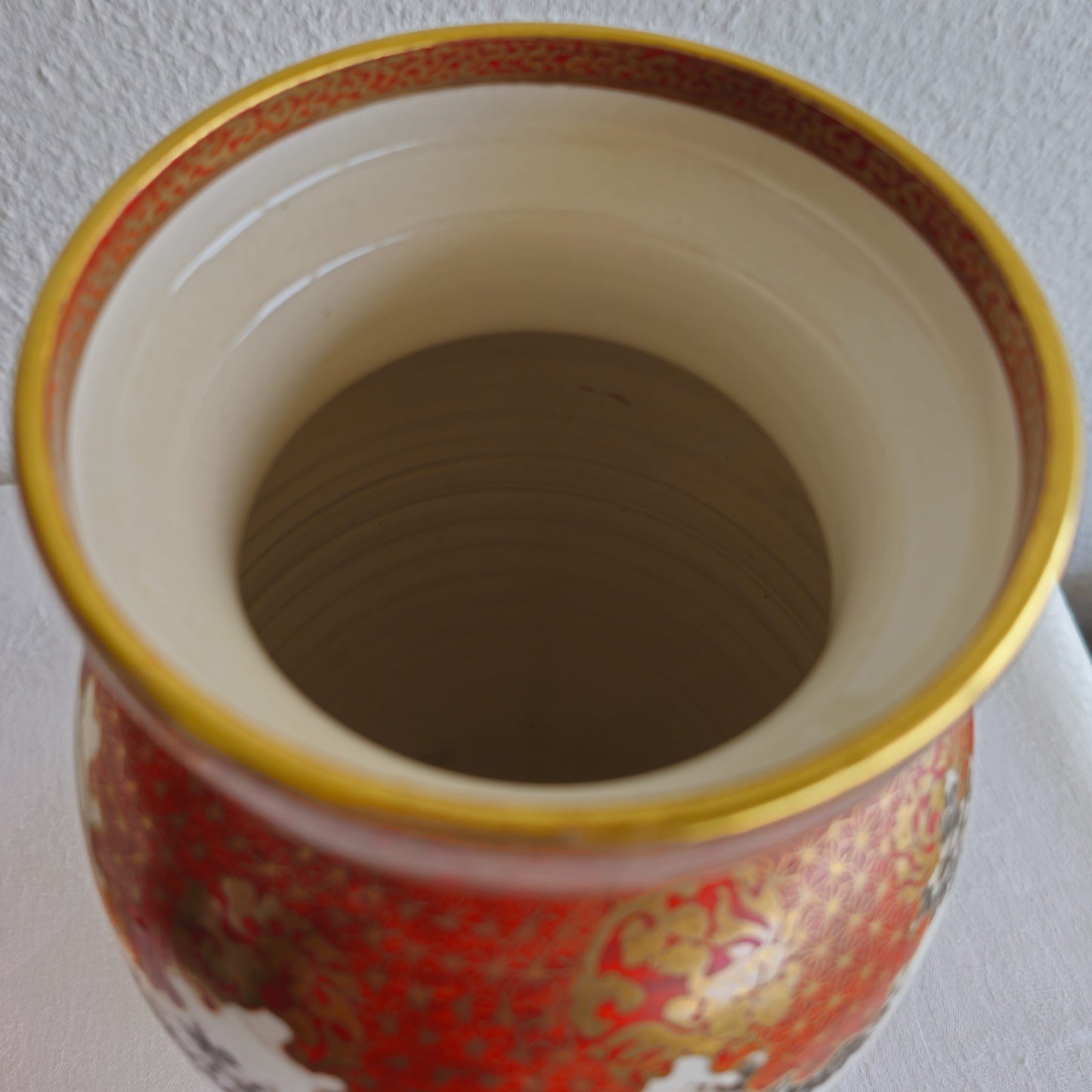 A PAIR OF JAPANESE KUTANI WARE VASES | MEIJI PERIOD, LATE 19TH CENTURY