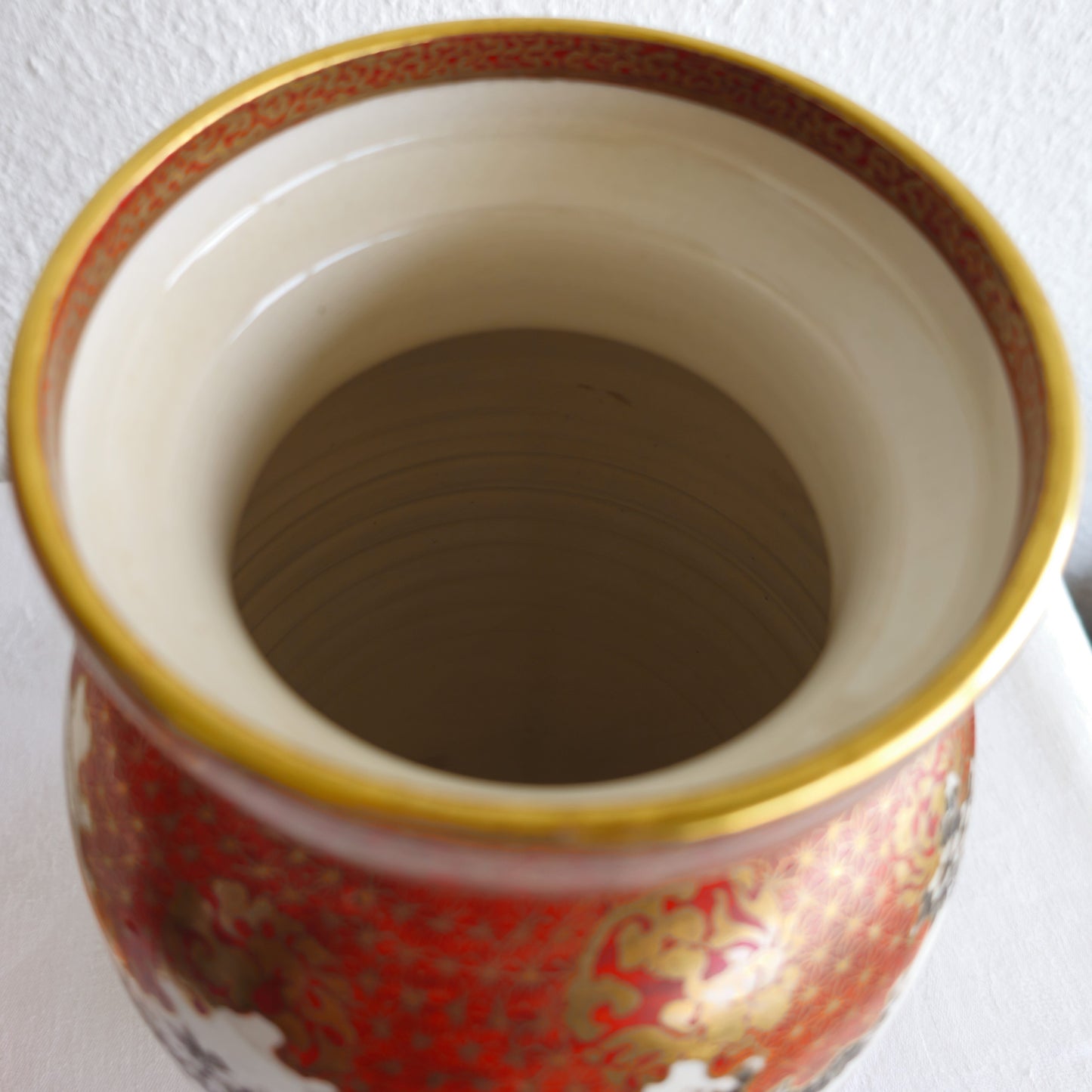 A PAIR OF JAPANESE KUTANI WARE VASES | MEIJI PERIOD, LATE 19TH CENTURY