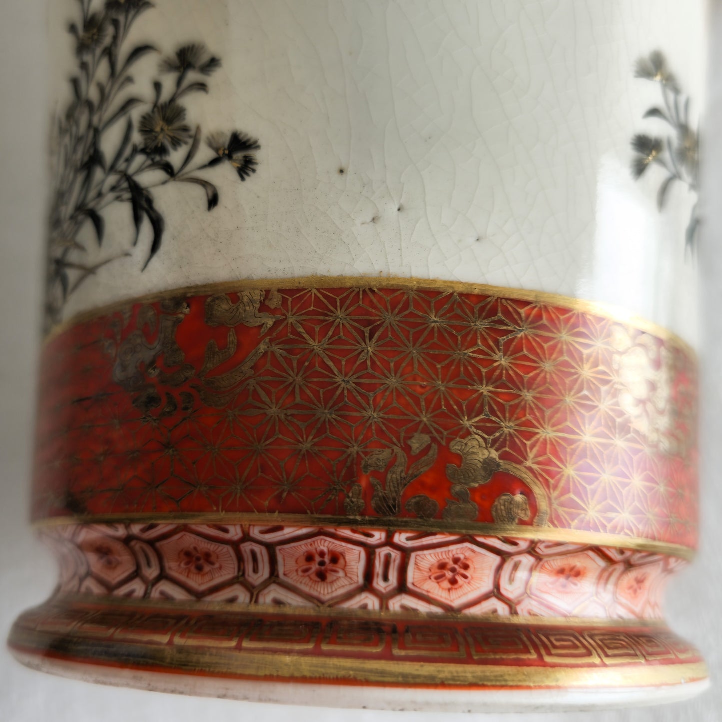 A PAIR OF JAPANESE KUTANI WARE VASES | MEIJI PERIOD, LATE 19TH CENTURY