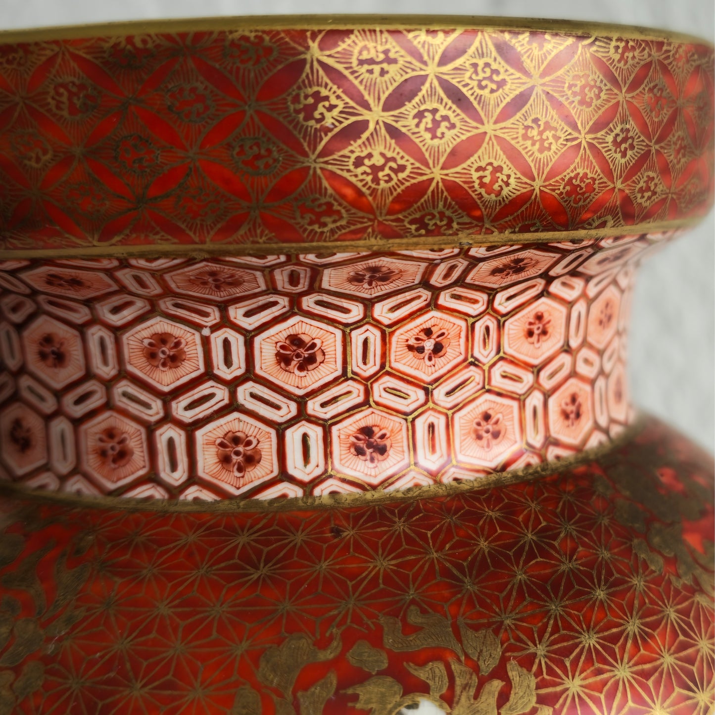 A PAIR OF JAPANESE KUTANI WARE VASES | MEIJI PERIOD, LATE 19TH CENTURY