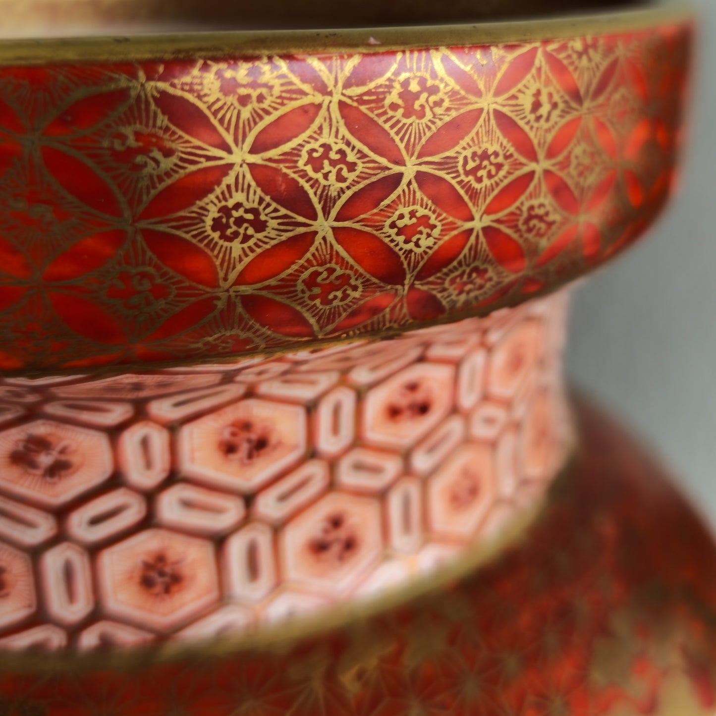 A PAIR OF JAPANESE KUTANI WARE VASES | MEIJI PERIOD, LATE 19TH CENTURY