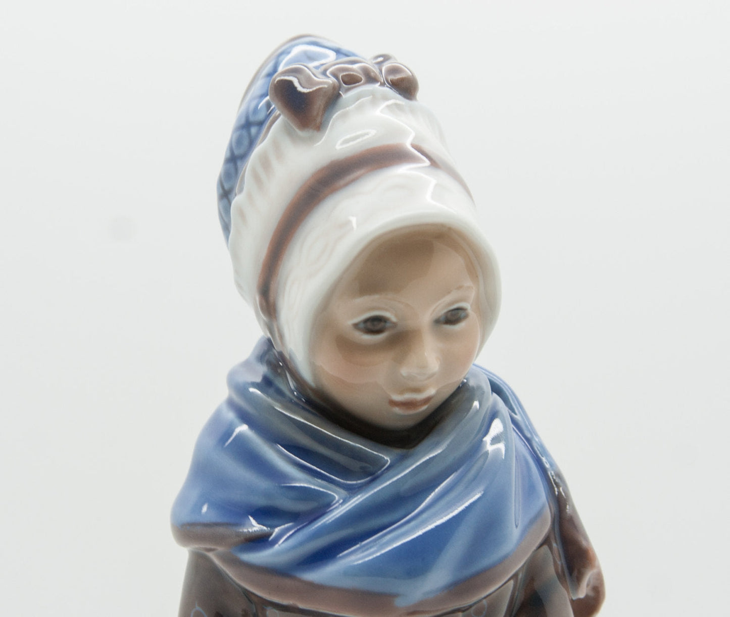 DAHL JENSEN Decorated Porcelain Little Girl from Fanø Figurine # 1165 Mollaris.com