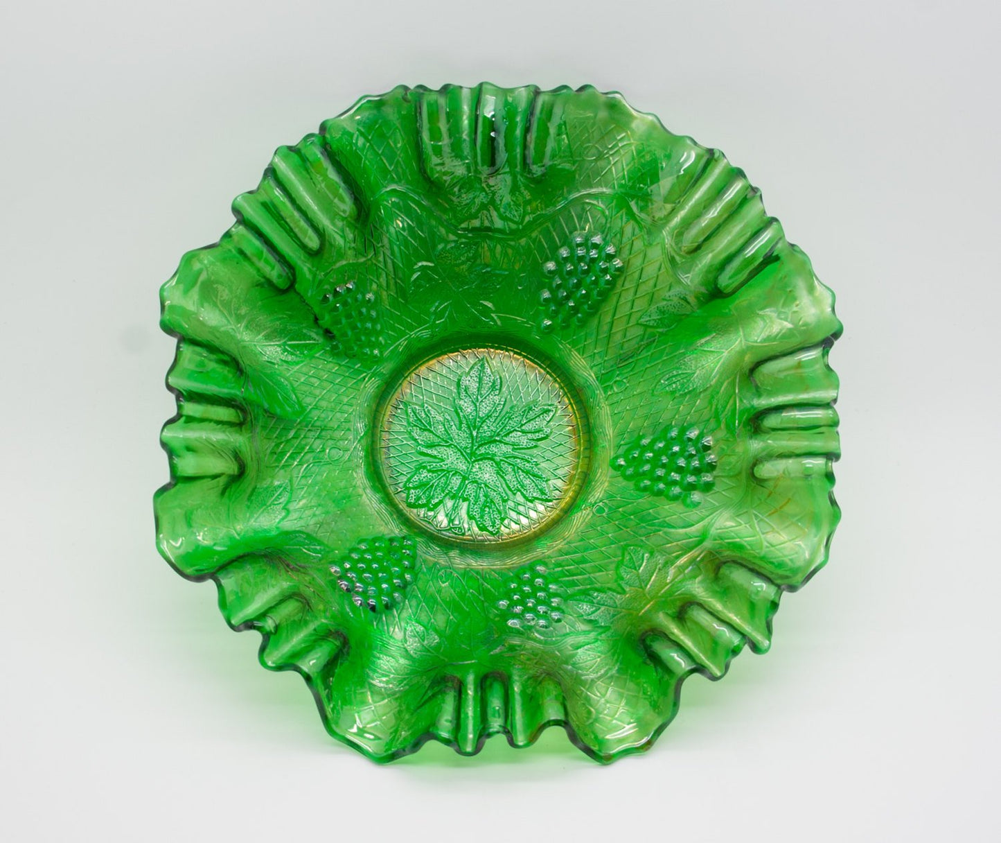 FENTON Carnival Glass Emerald Green CONCORD Ruffled 3/1 Edge Bowl Grape Lattice Mollaris.com
