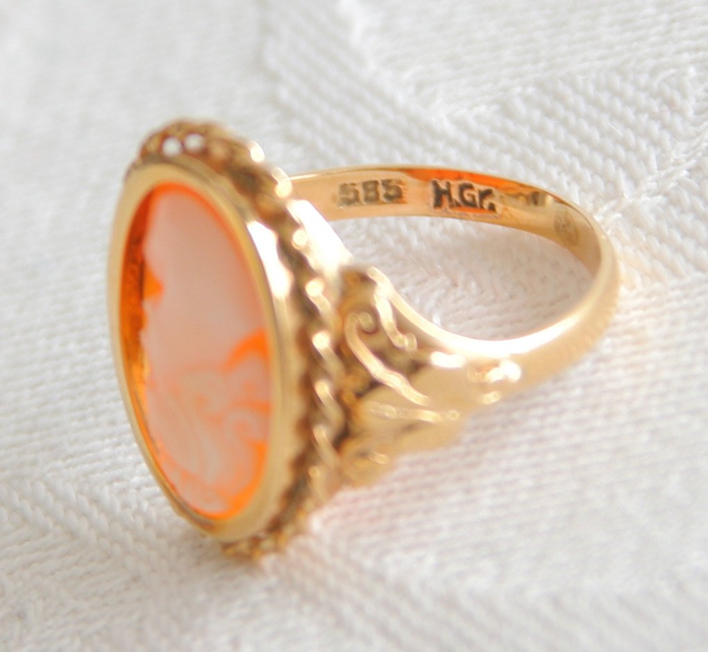 HUGO GRÜN Antique Carved Shell Cameo 14K Solid Gold (585) Ring Mollaris.com