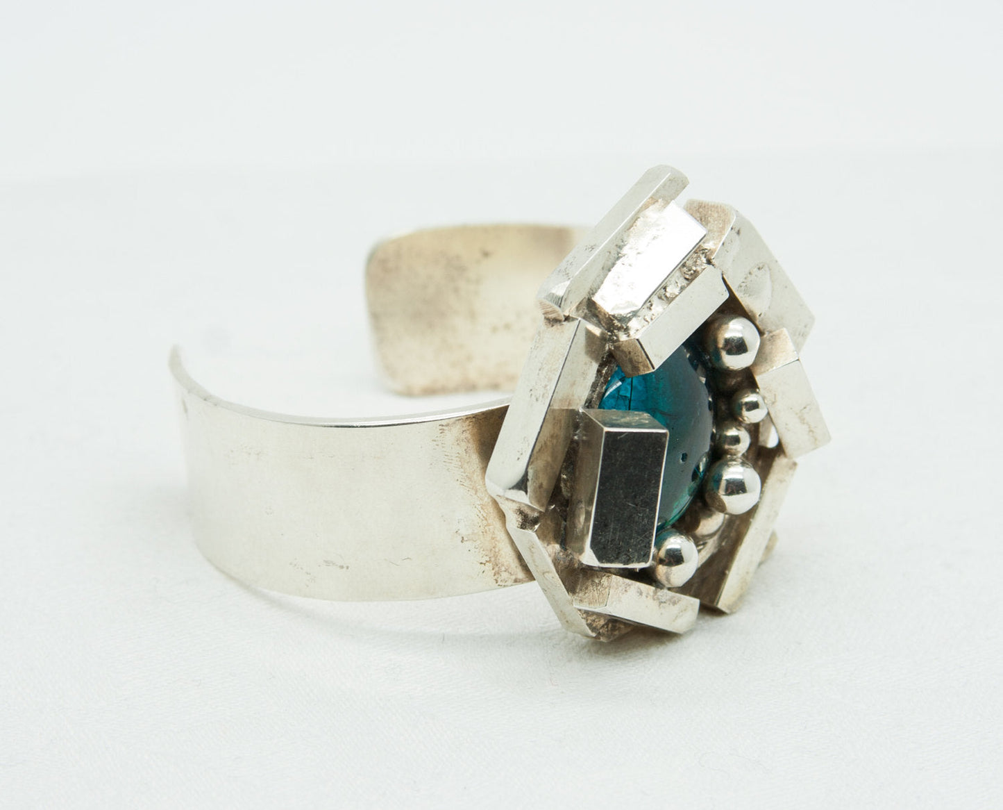 JACOB HULL Brutalist Silver Plated Precious Stone Sculptural Bangle Mollaris.com