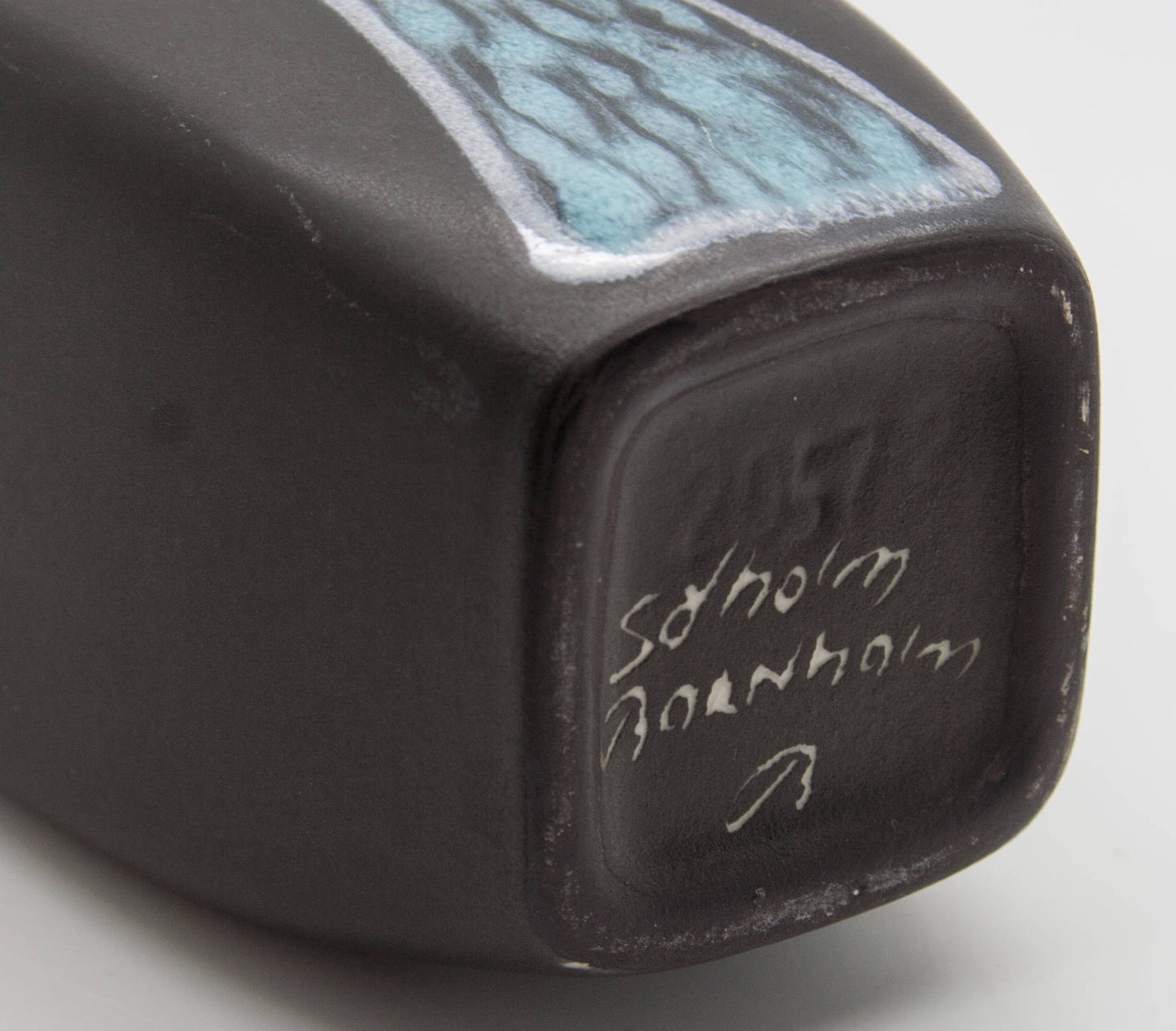 SØHOLM BURGUNDIA Geometric Pattern Decorated Ceramic Vase Mollaris.com