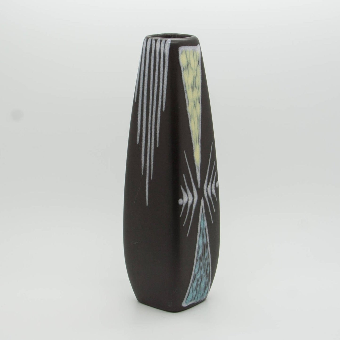 SØHOLM BURGUNDIA Geometric Pattern Decorated Ceramic Vase Mollaris.com