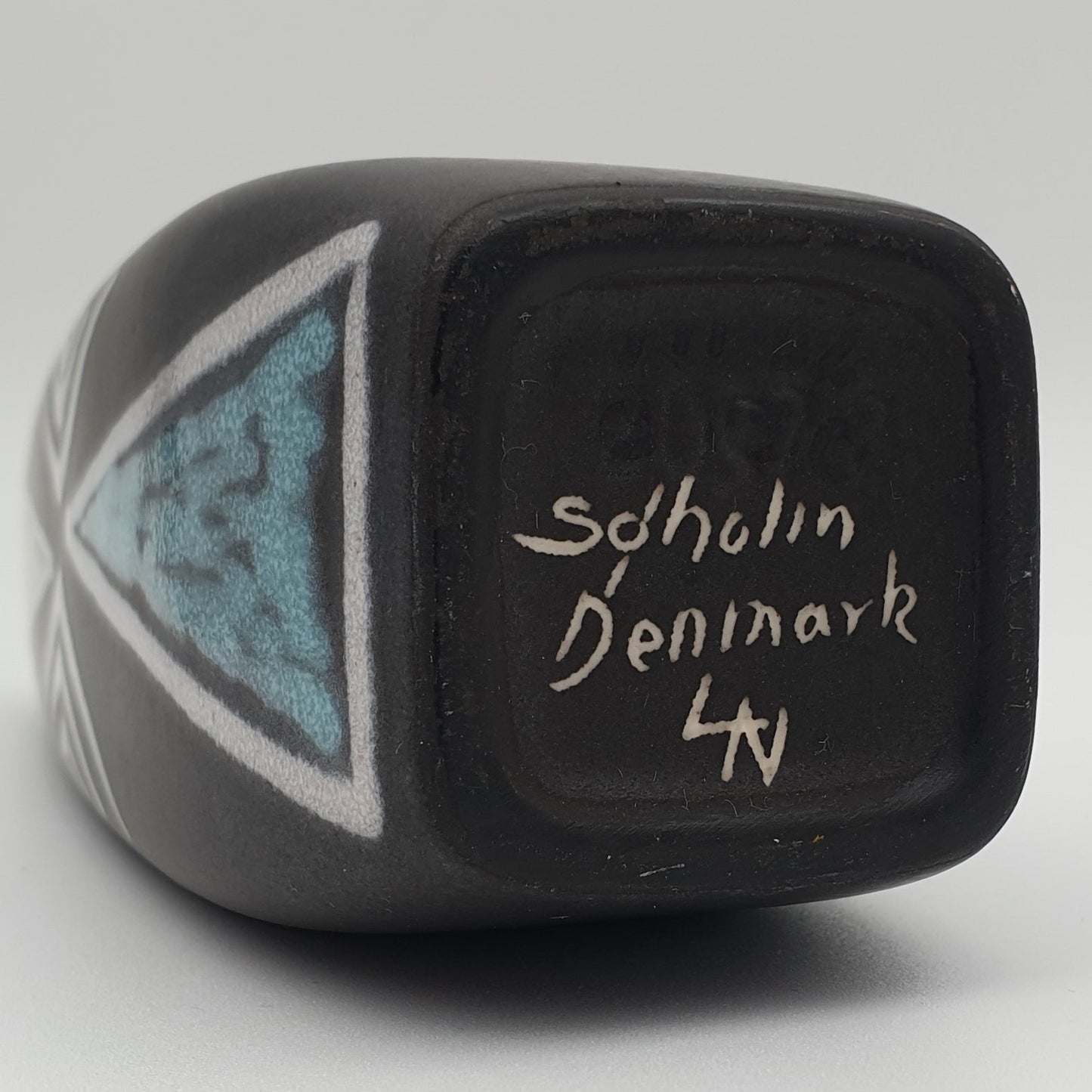 SØHOLM BURGUNDIA Geometric Pattern Decorated Ceramic Vase Mollaris.com