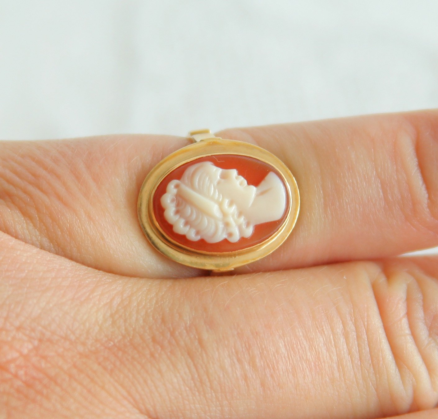 ANTIQUE Carved Shell Cameo 14K Solid Gold (585) Ring Mollaris.com 