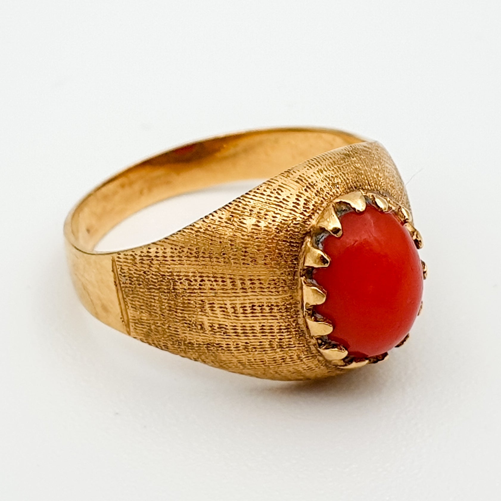 Antique Italian Coral Cabochon 18K Solid Gold (750) Ring Mollaris.com 