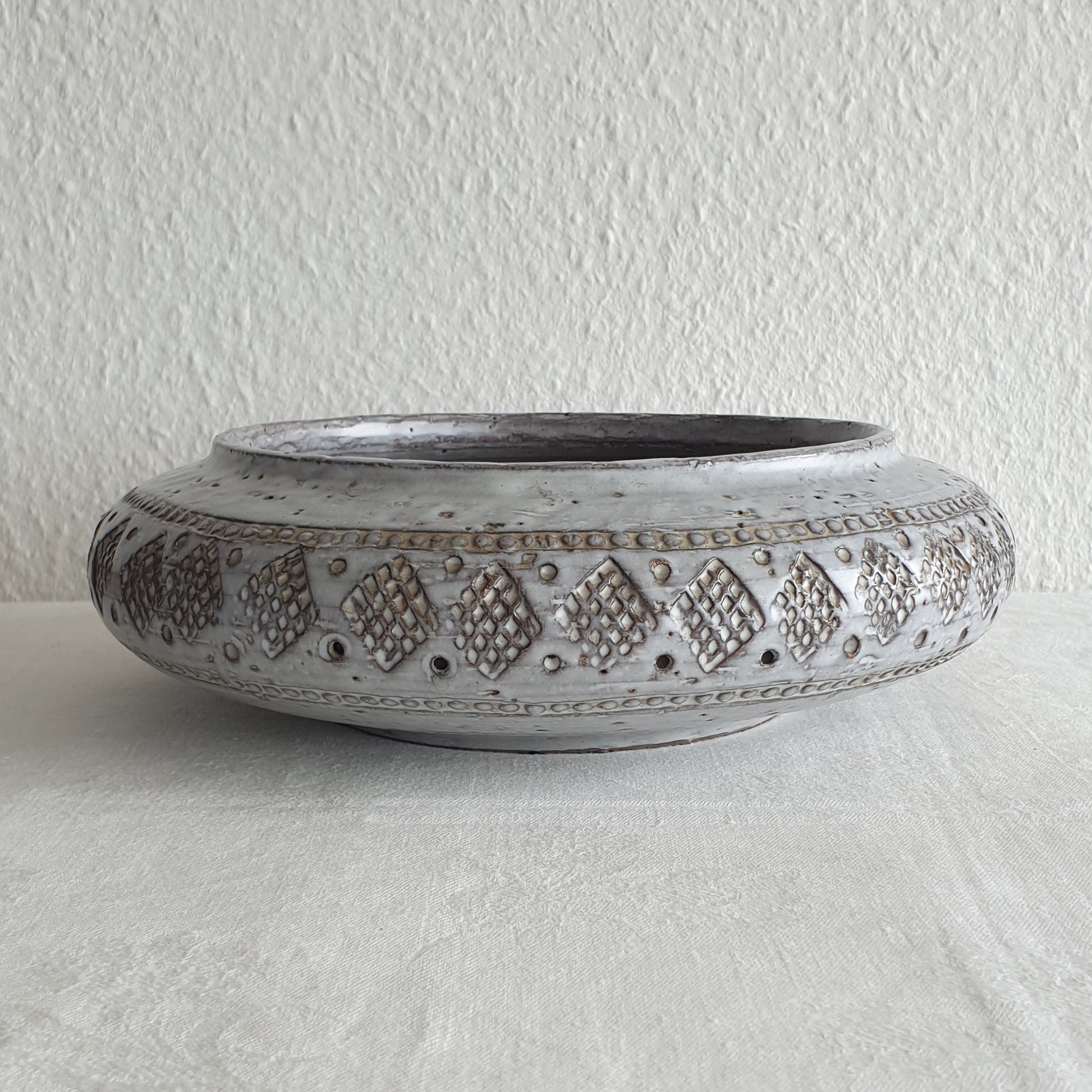 Bitossi ALDO LONDI Large Round White Grey Glazed Ceramic Bowl Mollaris.com 