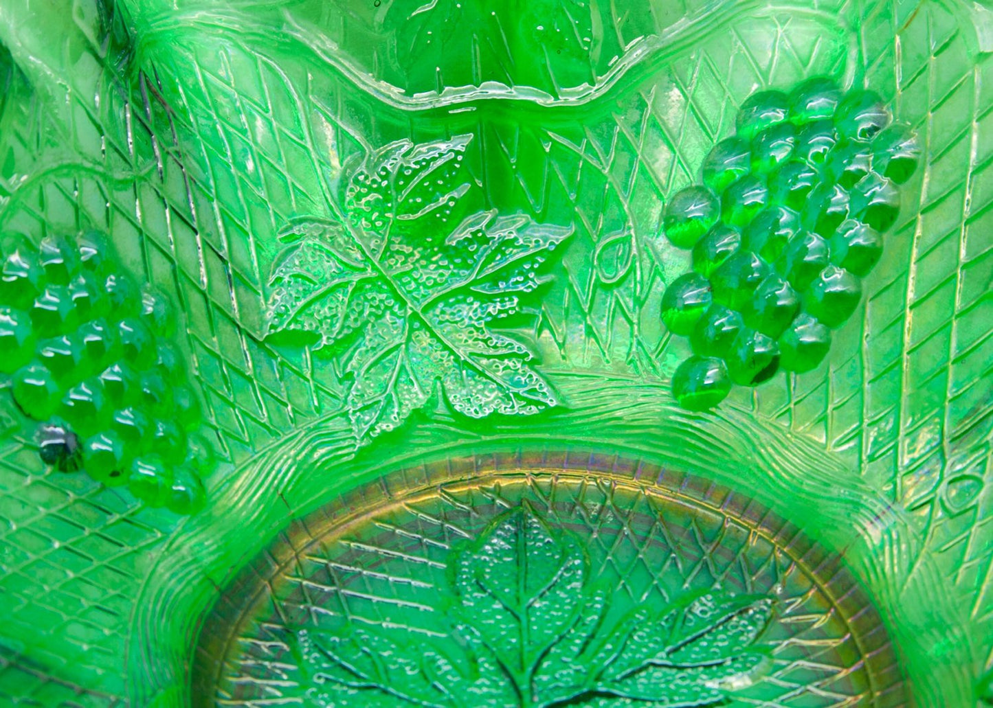 FENTON Carnival Glass Emerald Green CONCORD Ruffled 3/1 Edge Bowl Grape Lattice Mollaris.com 