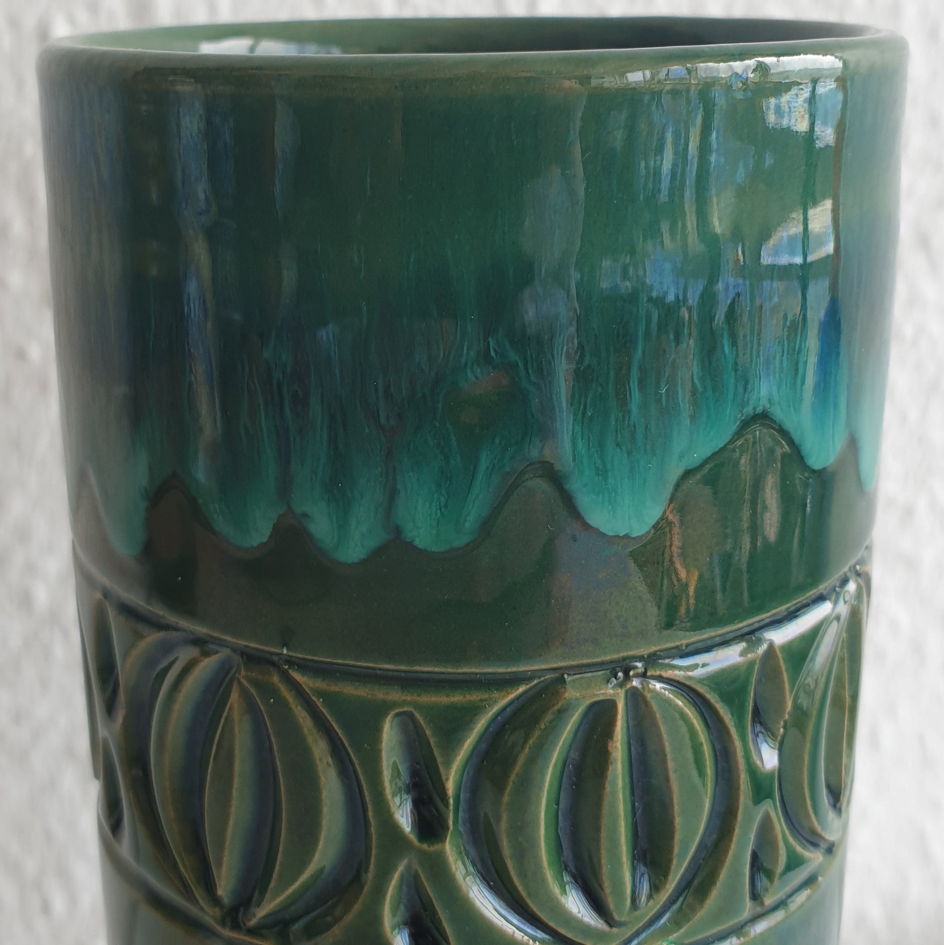 FRATELLI FANCIULLACCI Light Dark Green Drip Glaze Sgrafitto Decorated Ceramic Vase Mollaris.com 