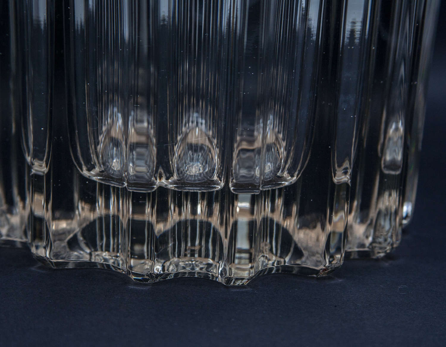 PIERRE D'AVESN Large Ribbed Crystal Glass Vase Mollaris.com 