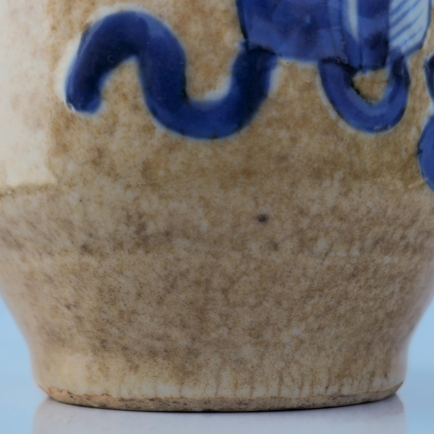 Chinese 19thC. Blue and White Café au lait Crackle Ground Glaze Porcelain Vase Qing