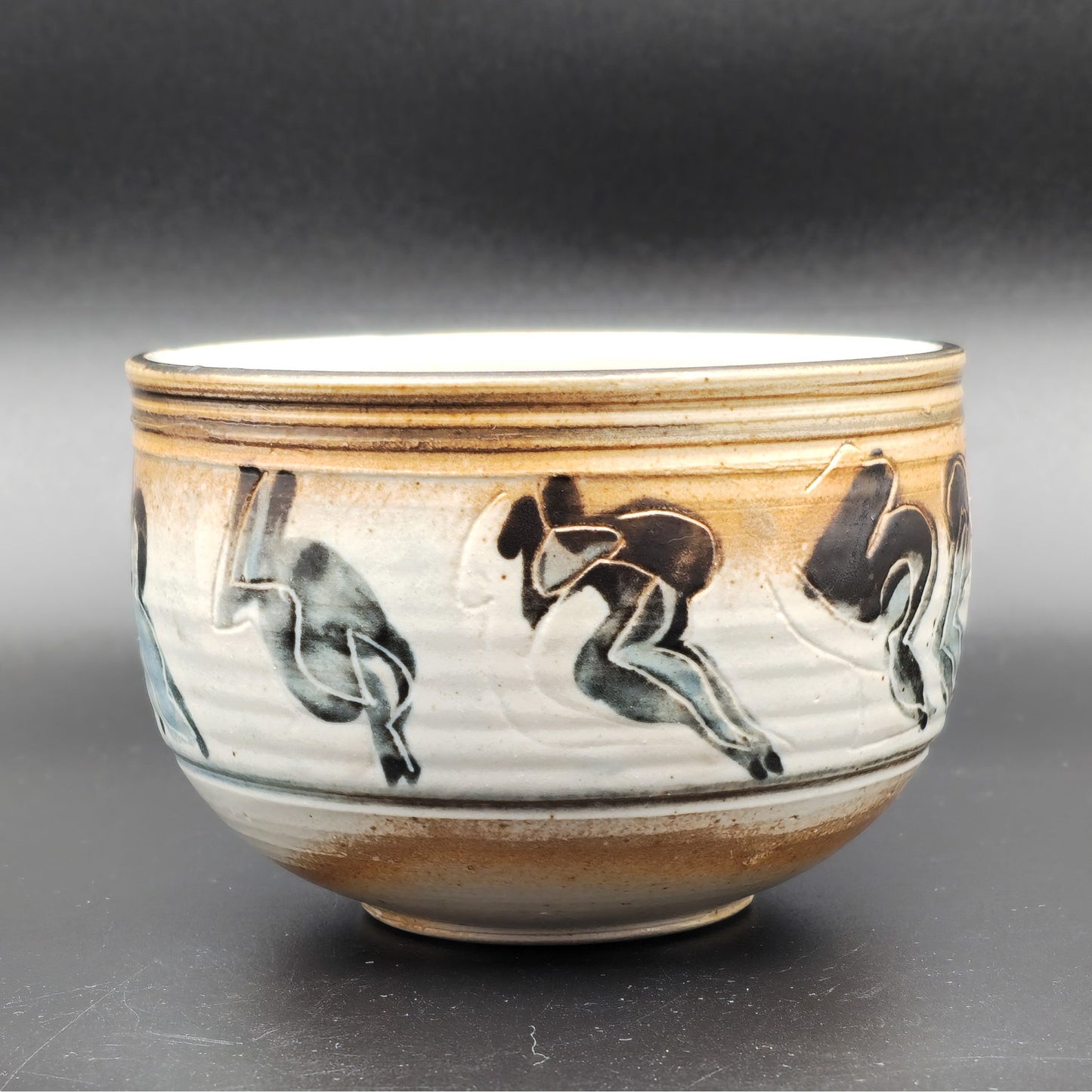 GERDA ØSTERGAARD STUDIO CERAMICS SGRAFITTO BROWN BEIGE GLAZED STONEWARE BOWL | LATE 20TH CENTURY