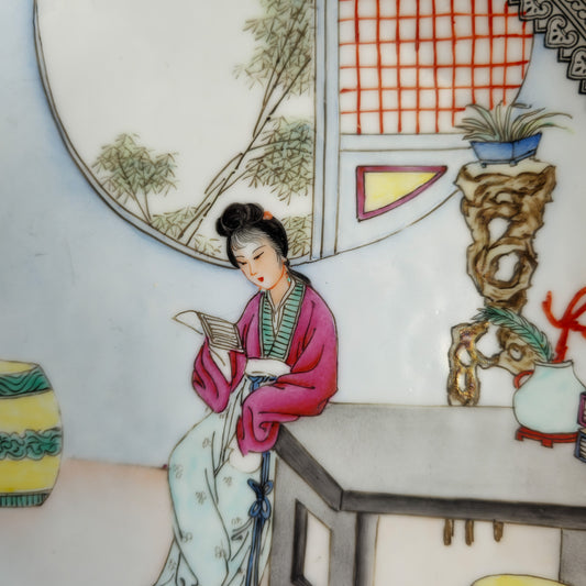A CHINESE FAMILLE ROSE PORCELAIN WALL PLATE | LATE REPUBLIC PERIOD / EARLY PRC, 20TH CENTURY