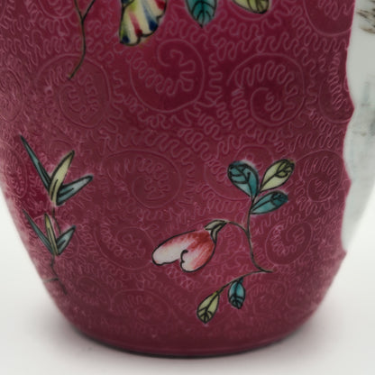 AN EXCEPTIONAL CHINESE FAMILLE ROSE LANDSCAPE SCRAFFIATO RUBY GROUND LIDDED JAR | LATE REPUBLIC PERIOD, MID 20TH CENTURY