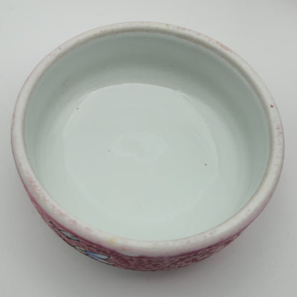 AN EXCEPTIONAL CHINESE FAMILLE ROSE LANDSCAPE SCRAFFIATO RUBY GROUND LIDDED JAR | LATE REPUBLIC PERIOD, MID 20TH CENTURY