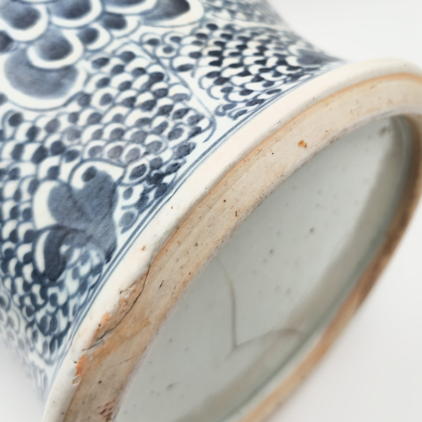 A CHINESE BLUE AND WHITE PORCELAIN 'PHOENIX' BALUSTER JAR | KANGXI PERIOD, EARLY 18TH CENTURY