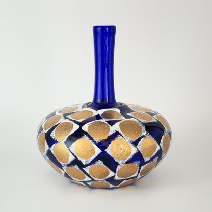 BENGT LINDBERG BERGDALA GLASBRUK GOLD LEAF BLUE GLASS VASE | LATE 20TH CENTURY