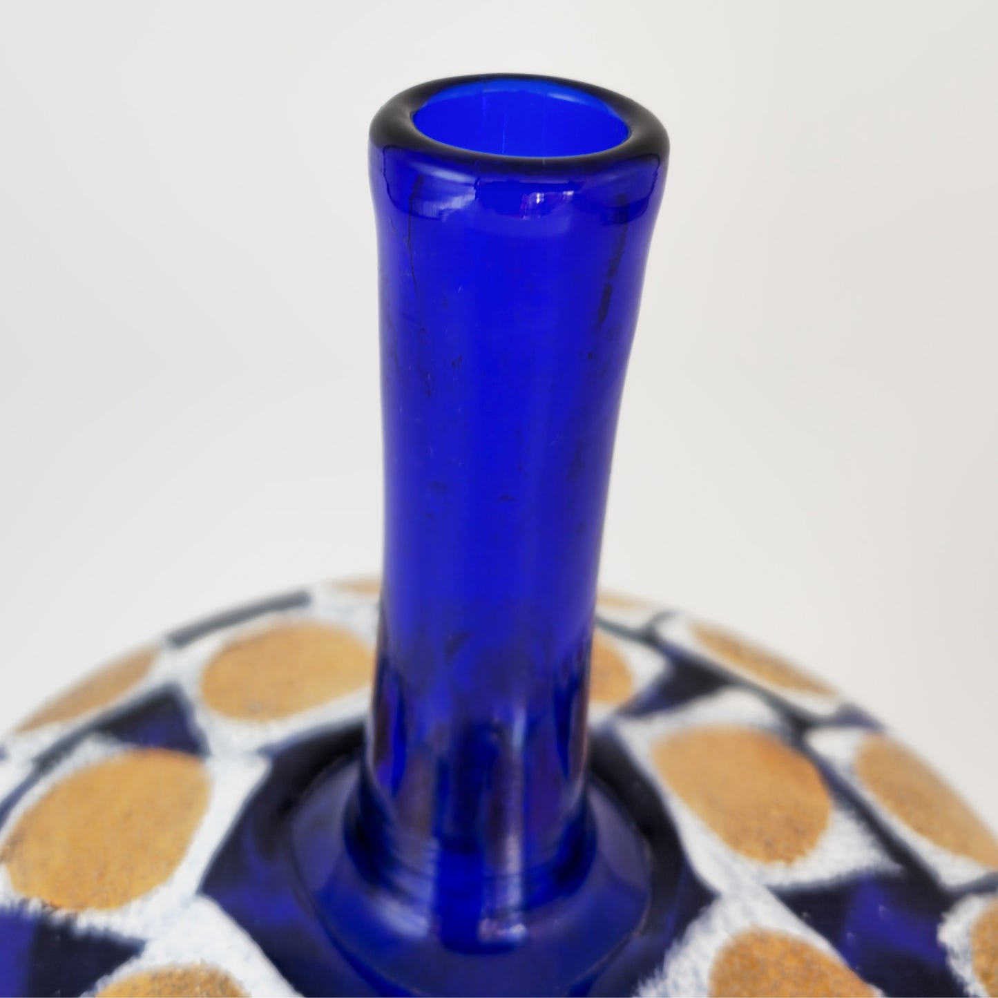 BENGT LINDBERG BERGDALA GLASBRUK GOLD LEAF BLUE GLASS VASE | LATE 20TH CENTURY