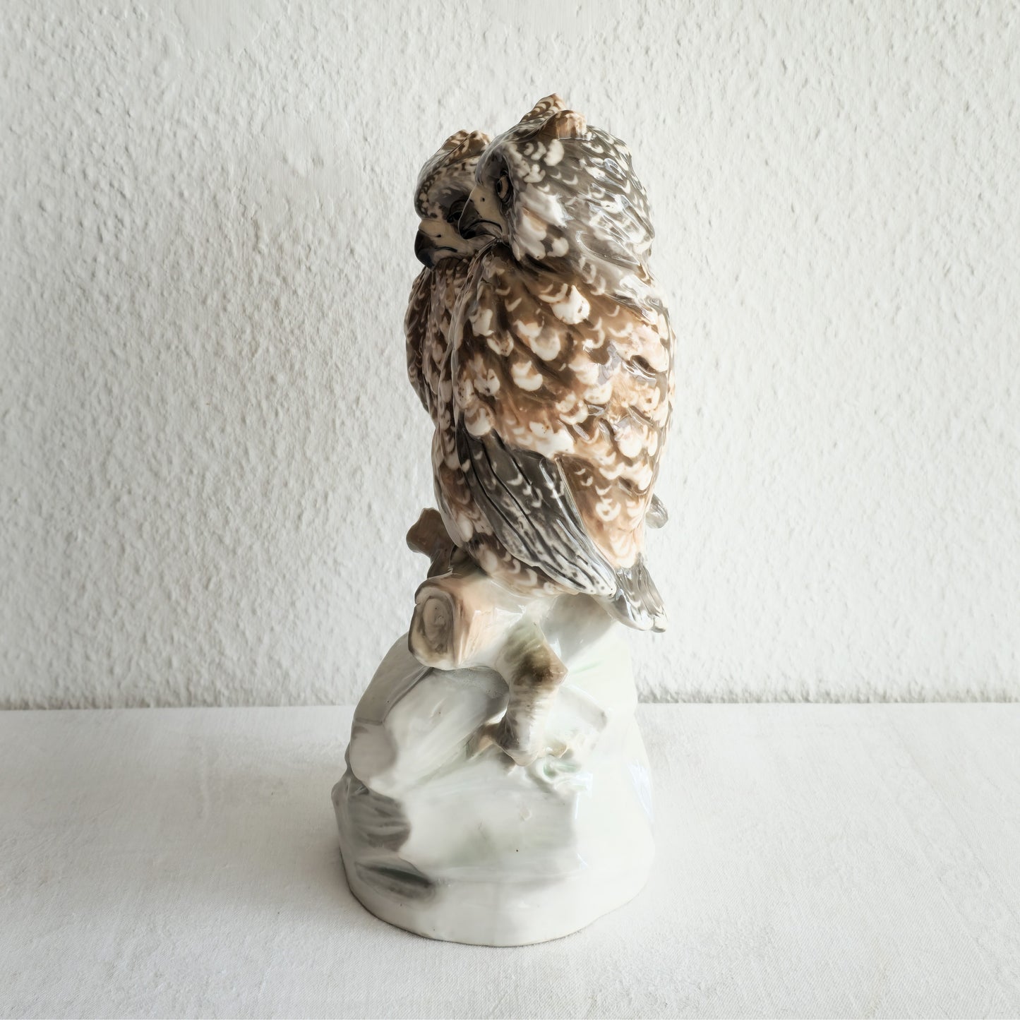 AMPHORA PAIR OF OWLETS PORCELAIN SCULPTURE | EARLY 20TH CENTURY