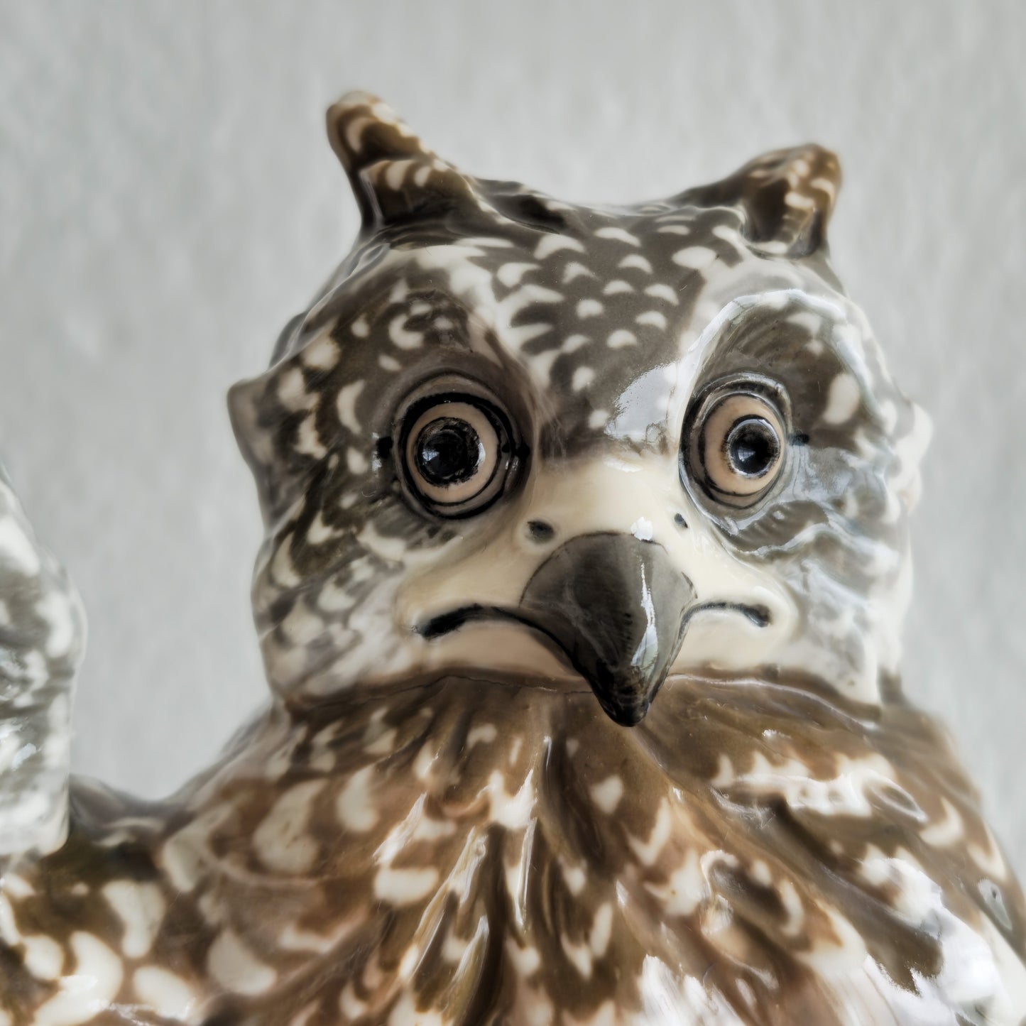 AMPHORA PAIR OF OWLETS PORCELAIN SCULPTURE | EARLY 20TH CENTURY