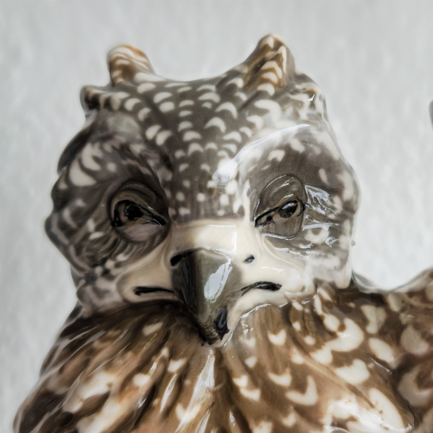 AMPHORA PAIR OF OWLETS PORCELAIN SCULPTURE | EARLY 20TH CENTURY