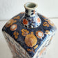 A JAPANESE IMARI PORCELAIN TOKKURI SAKE BOTTLE | EDO PERIOD, LATE 17TH CENTURY / EARLY 18TH CENTURY