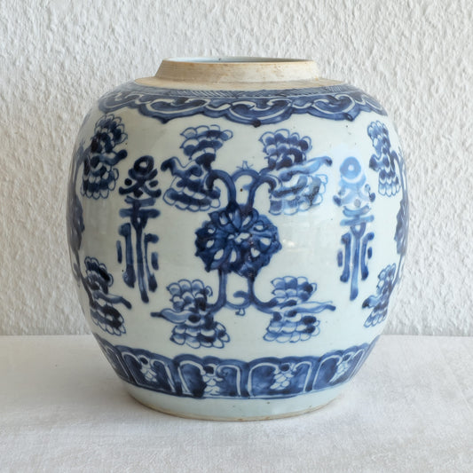 A CHINESE BLUE AND WHITE PORCELAIN 'GINGER' JAR | KANGXI PERIOD, EARLY 18TH CENTURY