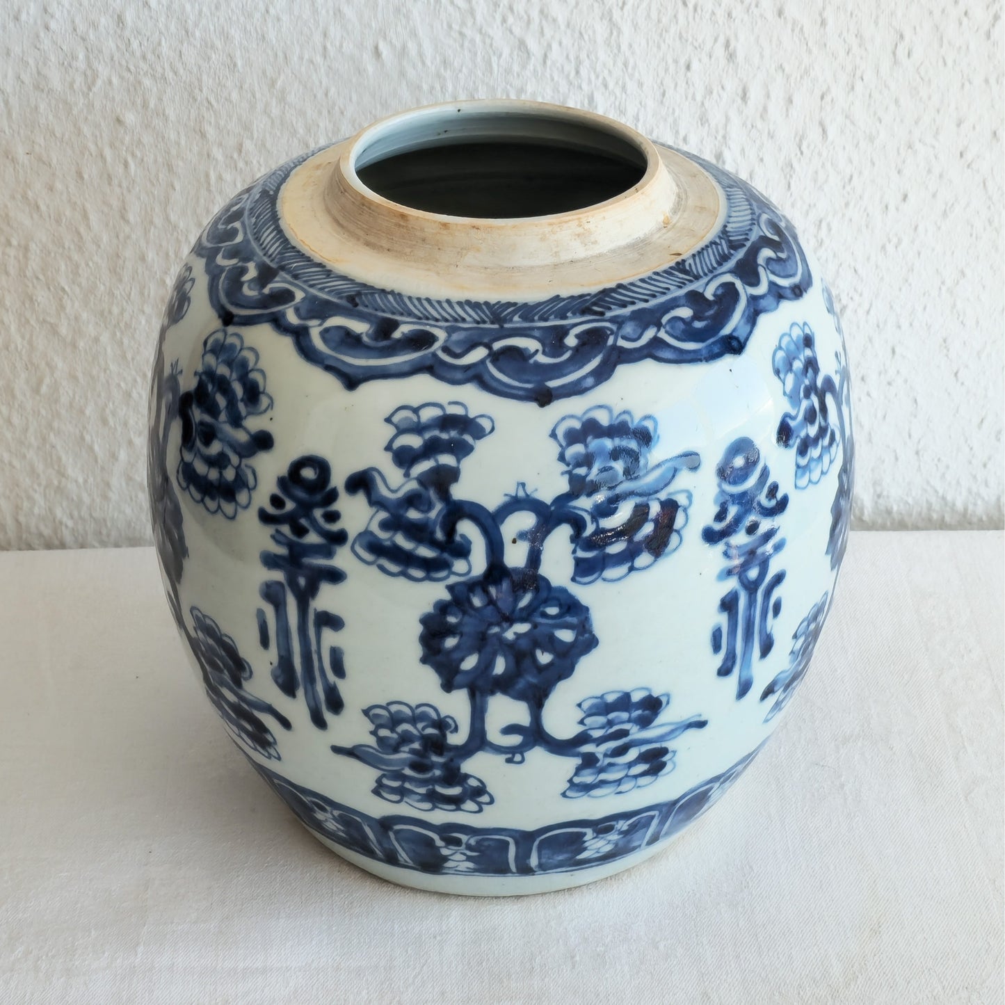 A CHINESE BLUE AND WHITE PORCELAIN 'GINGER' JAR | KANGXI PERIOD, EARLY 18TH CENTURY